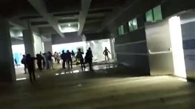 緯創印度工廠被砸（圖／翻攝自@TOIBengaluru推特）