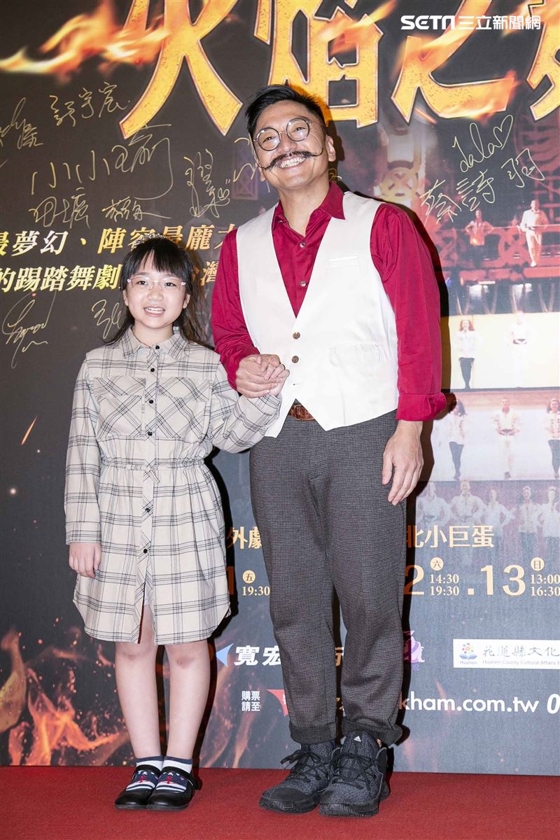 游鴻明、彭佳慧、郭彥均、羅宏正、屈中恆、風田、謝佳見出席觀賞《火焰之舞》。（圖／記者楊澍攝影）