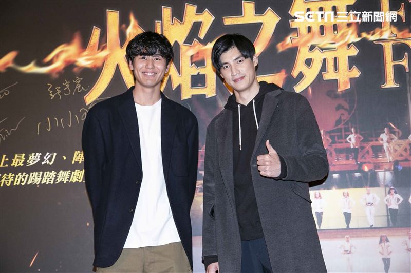 游鴻明、彭佳慧、郭彥均、羅宏正、屈中恆、風田、謝佳見出席觀賞《火焰之舞》。（圖／記者楊澍攝影）