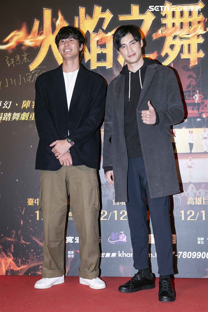 游鴻明、彭佳慧、郭彥均、羅宏正、屈中恆、風田、謝佳見出席觀賞《火焰之舞》。（圖／記者楊澍攝影）