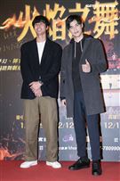 游鴻明、彭佳慧、郭彥均、羅宏正、屈中恆、風田、謝佳見出席觀賞《火焰之舞》。（圖／記者楊澍攝影）