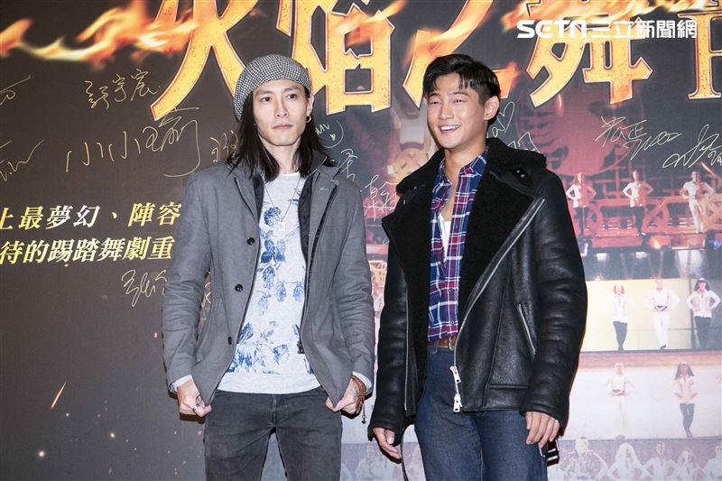 游鴻明、彭佳慧、郭彥均、羅宏正、屈中恆、風田、謝佳見出席觀賞《火焰之舞》。（圖／記者楊澍攝影）