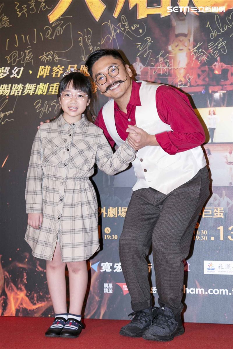 游鴻明、彭佳慧、郭彥均、羅宏正、屈中恆、風田、謝佳見出席觀賞《火焰之舞》。（圖／記者楊澍攝影）