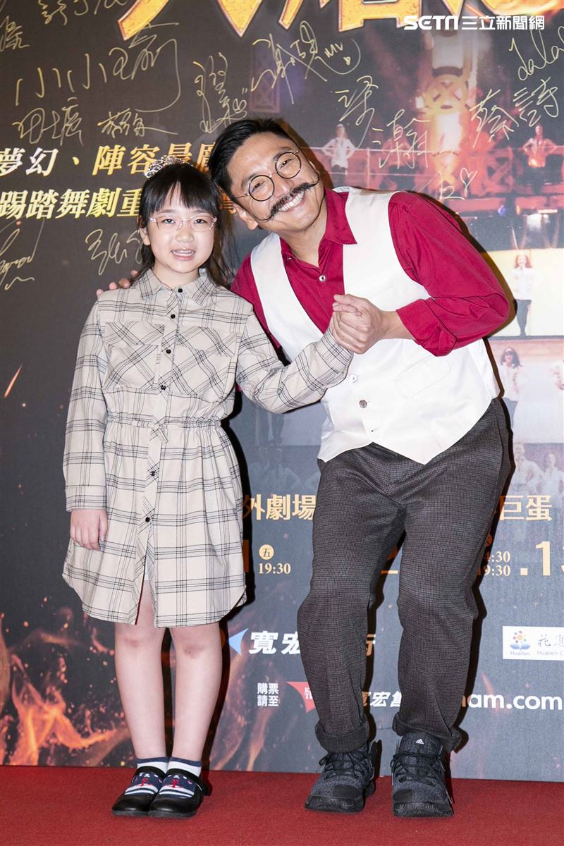 游鴻明、彭佳慧、郭彥均、羅宏正、屈中恆、風田、謝佳見出席觀賞《火焰之舞》。（圖／記者楊澍攝影）