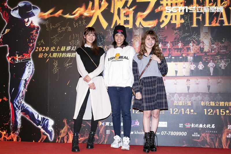 游鴻明、彭佳慧、郭彥均、羅宏正、屈中恆、風田、謝佳見出席觀賞《火焰之舞》。（圖／記者楊澍攝影）