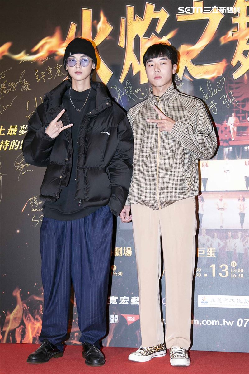 游鴻明、彭佳慧、郭彥均、羅宏正、屈中恆、風田、謝佳見出席觀賞《火焰之舞》。（圖／記者楊澍攝影）