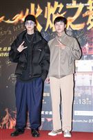 游鴻明、彭佳慧、郭彥均、羅宏正、屈中恆、風田、謝佳見出席觀賞《火焰之舞》。（圖／記者楊澍攝影）