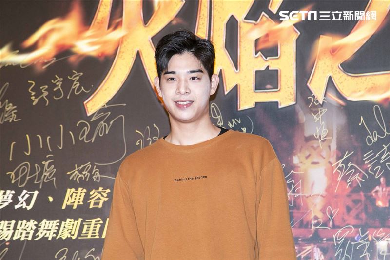 游鴻明、彭佳慧、郭彥均、羅宏正、屈中恆、風田、謝佳見出席觀賞《火焰之舞》。（圖／記者楊澍攝影）