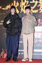 游鴻明、彭佳慧、郭彥均、羅宏正、屈中恆、風田、謝佳見出席觀賞《火焰之舞》。（圖／記者楊澍攝影）