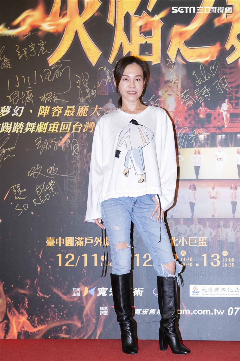 游鴻明、彭佳慧、郭彥均、羅宏正、屈中恆、風田、謝佳見出席觀賞《火焰之舞》。（圖／記者楊澍攝影）