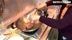 國衛院研究! 開抽油煙機 可降63%肺癌風險,下廚,廚房,婆媳,煎魚,煮飯,示意圖