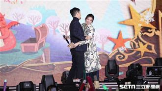 上台秒抱周興哲　趙岱新狂讚舊愛這點