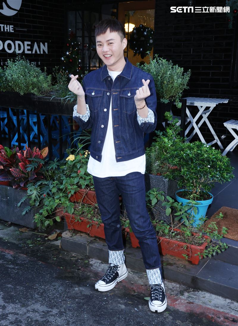 許富凱三立新聞網專訪。（記者邱榮吉/攝影）