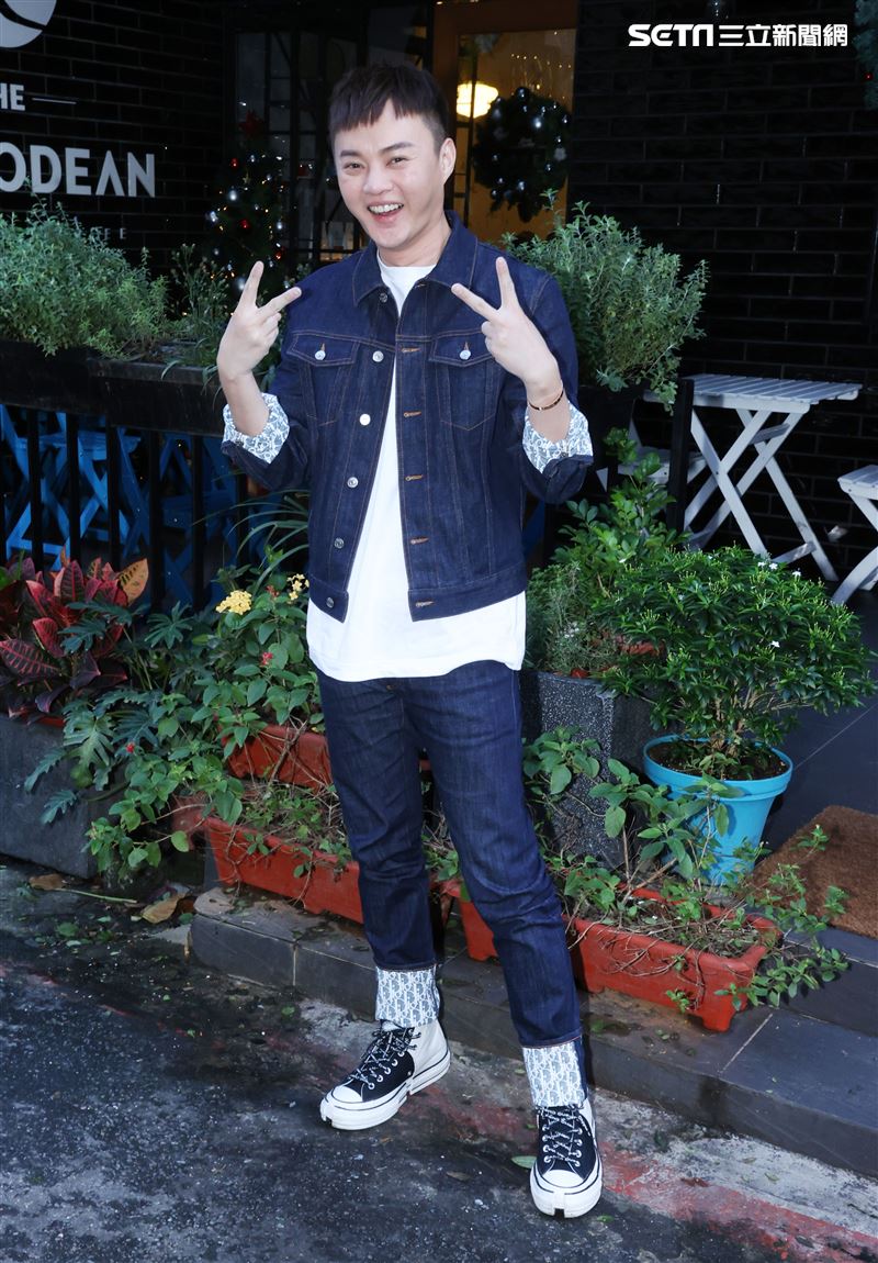 許富凱三立新聞網專訪。（記者邱榮吉/攝影）