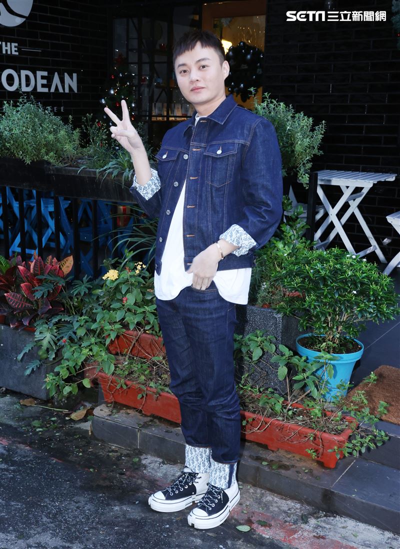 許富凱三立新聞網專訪。（記者邱榮吉/攝影）