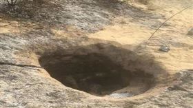 女童被逼著跳入火坑，淪為一具焦屍。（圖／翻攝自巴默警局） 