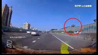 聯結車輪胎突脫落　對向2車無辜遭砸