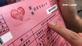 警結婚送罰單喜帖　同事：罰鍰有點高