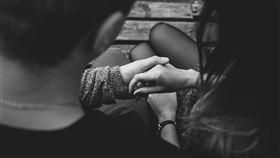 情侶示意圖／pixabay