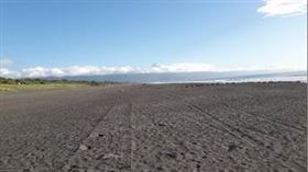 東北角暨宜蘭海岸國家風景區永鎮沙灘清潔維護成果。（圖／交通部提供）