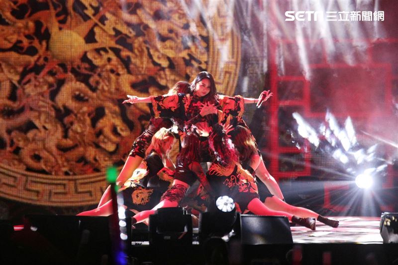 新北耶誕城演唱會9m88、周興哲、許書豪、五堅情、李建軒、李宣榕、玖壹壹、高爾宣、鼓鼓、魚丁糸出席表演。（圖／記者楊澍攝影）