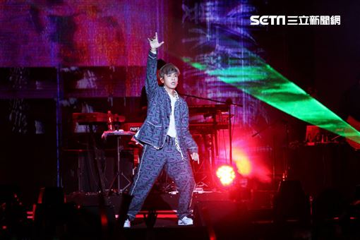 耶誕城演唱會周興哲鼓鼓高爾宣魚丁糸