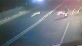 畫面曝！噁男跟車想認識　女大生嚇壞