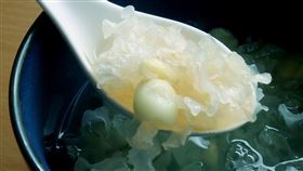 高價的燕窩常吃傷本，許多人因此嘗試自己料理有「平民燕窩」之稱的白木耳。（圖／翻攝自食藥署「食藥好文網」）