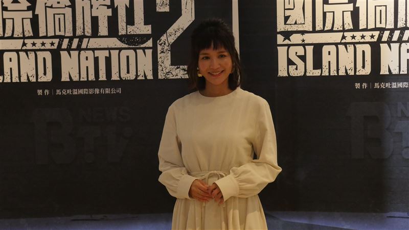 女主播遇「潛規則」　被綜藝大哥奪吻