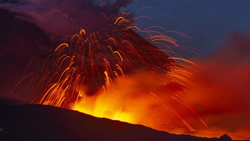 埃特納火山爆發　濃煙上竄5公里