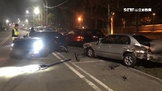 野馬與重機碰撞　180度旋轉撞2車