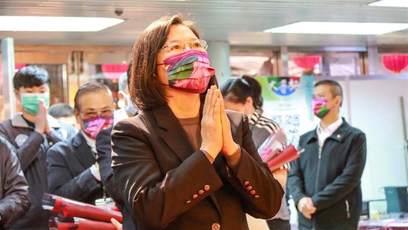 蔡英文出席靈鷲山法會　祈求消弭疫情