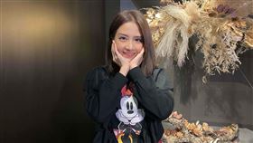 李宣榕穿「米妮」上身，幻想當米奇女友。（圖／福茂唱片提供）