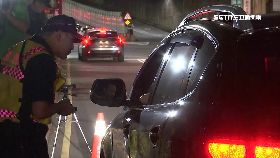 W控警違法.搜2400