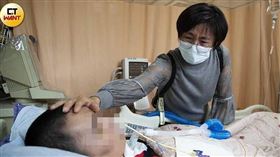 植物人,蘇威宇,蓋被,寢室,新北市