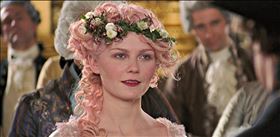 瑪麗王后一生揮霍無度。（圖／翻攝自IMDB）