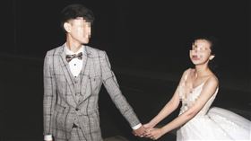 婚紗照 車燈當棚燈 (圖/翻攝畫面)_