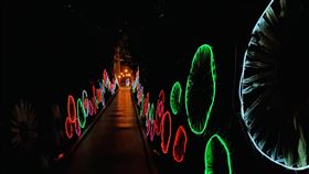 龍崎光節空山祭25日登場2020龍崎光節空山祭將於25日開展，共邀請12組團隊創作14件大型光景藝術作品。圖為策展團隊為作品試燈畫面。（台南市文化局提供）中央社記者楊思瑞台南傳真  109年12月15日