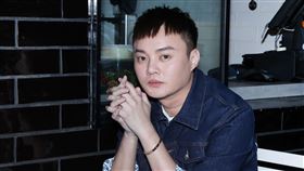 許富凱三立新聞網專訪。（記者邱榮吉/攝影）