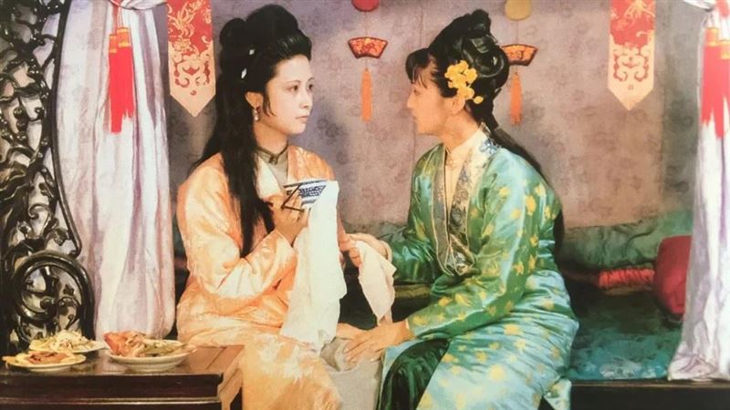 老爺夫人在啪啪　通房丫頭蹲床邊預備