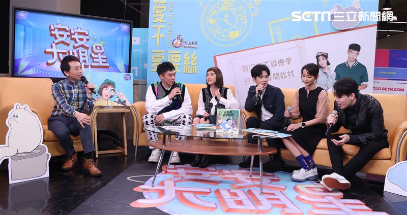 「愛不愛栗絲」演員李佳穎、王可元、許凱皓、文雨非、謝毅宏安安大明星。（記者邱榮吉/攝影）