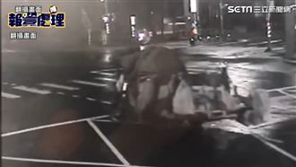 拼裝車違規左轉　紅牌重機雙載攔腰撞