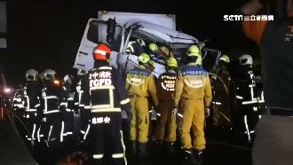 國道4車撞一團　大貨車變形1人受困