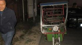 60歲翁騎三輪車「撞3600萬豪車」！呆愣5秒：怎麼賠（圖／翻攝自都市快報）