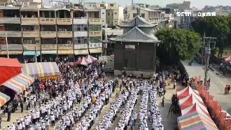 壯觀畫面　屏東福安宮千人拉麻繩移廟