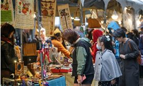 中研院經濟所16日發布經濟預測，估2020、2021年經濟成長率分別達2.71%、4.24%，也形容台灣是「大疫狂流中的璀璨明珠」。（中央社檔案照片）