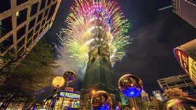 台北101跨年煙火今年首創360度輪狀煙火。（圖／百貨提供）