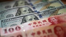 台北市電腦公會理事長彭双浪預估，新台幣匯率升值讓部分資通訊廠商經營困難，侵蝕獲利，但未來匯率升值是趨勢，廠商應及早面對。（中央社檔案照片）