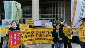 要求彰化違章工廠斷水電　環團：別拿預算當藉口彰化縣環境保護聯盟等團體16日到彰化縣政府前表達訴求，要求縣府應對新增建違章工廠執行斷水斷電，不應以沒預算當藉口，並制定違章拆除自費要點，不應花納稅人的錢拆除違章。（彰化環盟提供）中央社記者蕭博陽彰化縣傳真　109年12月16日