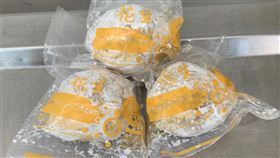 買3顆花蓮麻糬  店員誤開400萬發票花蓮一家知名麻糬特產店在國道5號蘇澳服務區設有賣店，13日下午有民眾購買3顆花生麻糬，門市人員一時大意，誤開出新台幣400萬5元的發票，希望當天拿到這張誤開的發票民眾能夠好心寄回。（業者提供）中央社記者李先鳳傳真  109年12月15日